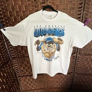 Men’s XXL Shaka Wear Heavyweight White LA Dodgers Taz Graphic T-Shirt NWOT